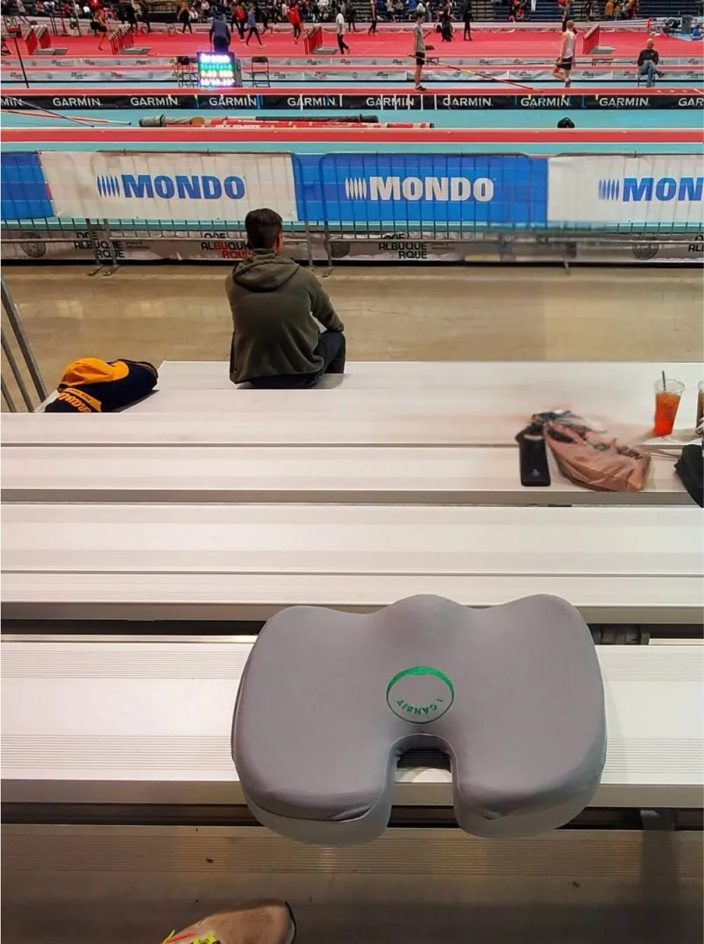 כרית iCanSit באיצטדיון - רואים את המגרש