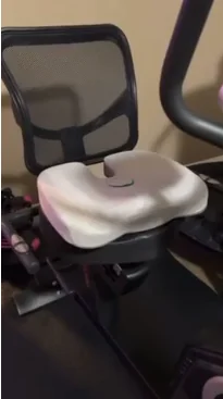 כרית iCanSit על מושב אופני כושר